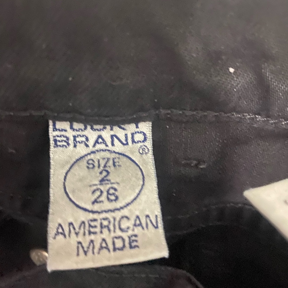 I am selling a used pair of lucky brand jeans great shape
